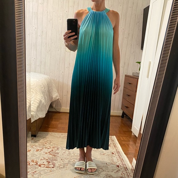 Multicolored pleated dress - Picture 2 of 10